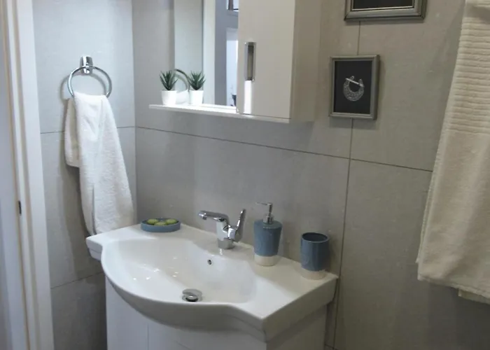 Daire The Orange House Apérion