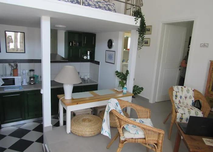 Daire The Orange House Apérion