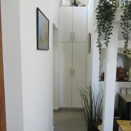 The Orange House Apartment